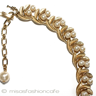 Trifari　 トリファリ パール金葉ネックレス