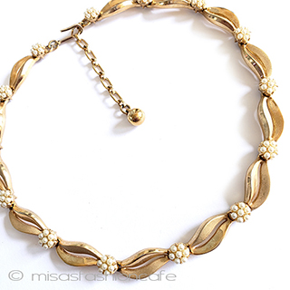Ｔｒｉｆａｒｉ　 トリファリ パール小花　ネックレス