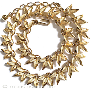 Ｔｒｉｆａｒｉ　 トリファリ 金の笹の葉　ネックレス