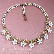 ヴィンテージアクセサリー 白いお花　ネックレス