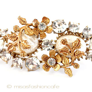 ヴィンテージアクセサリー バロックパール花ブローチ