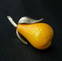 Mrvella 　洋ナシブローチ