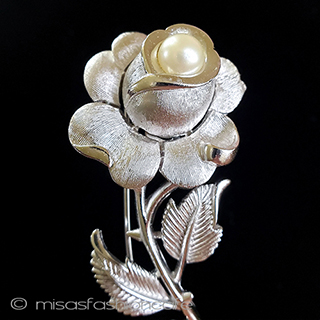 Trifari　 トリファリ パール薔薇の花ブローチ
