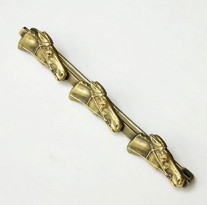 Gold 馬ブローチ