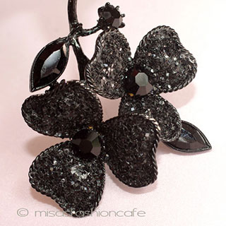 Blackすみれの花　ブローチ