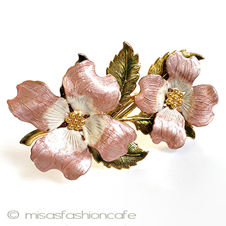 ハナミズキの花　ブローチ