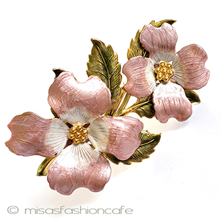 ハナミズキの花　ブローチ