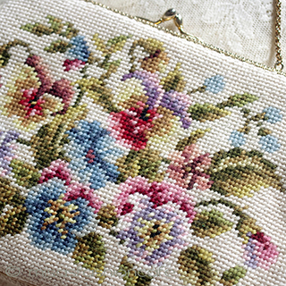 ヴィンテージ刺繍バッグ（大） スミレのお花　プチポアン