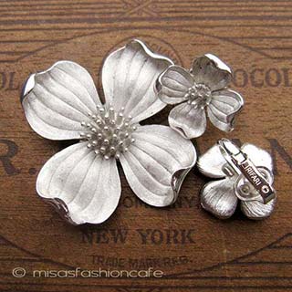 Trifari　トリファリ ハナミズキの花セット
